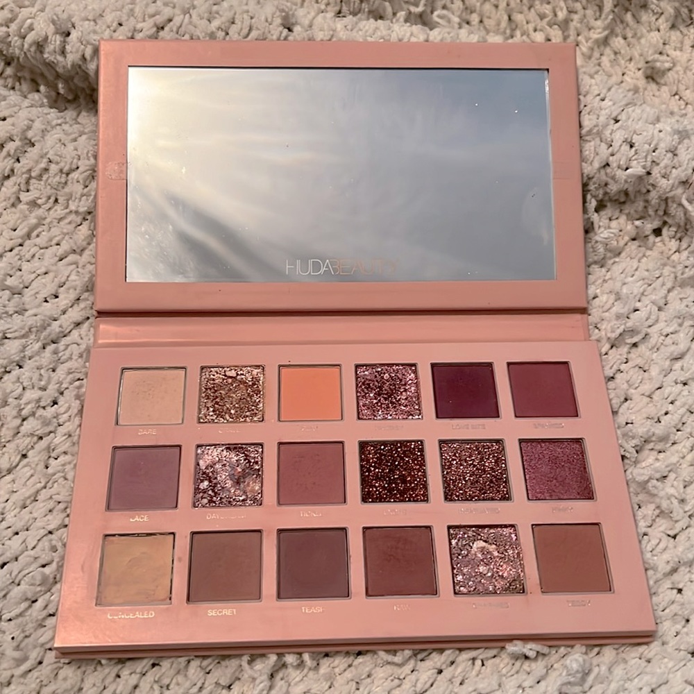 Huda Beauty New Nude Palette